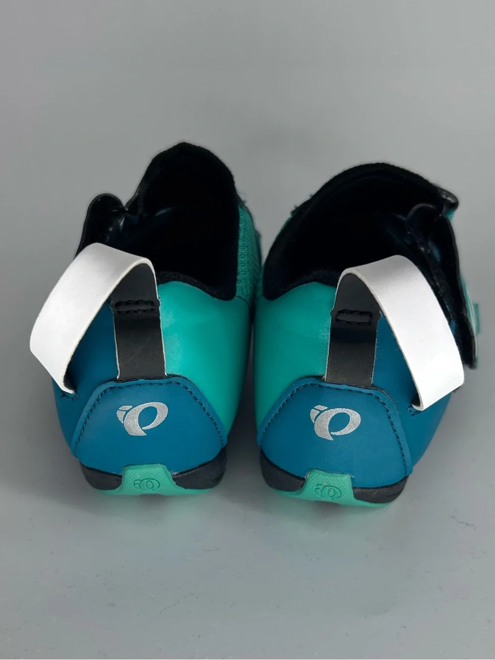 Pearl Izumi Women’s Tri Fly V bicycle‎ cleats - UK 37.5 or US 7